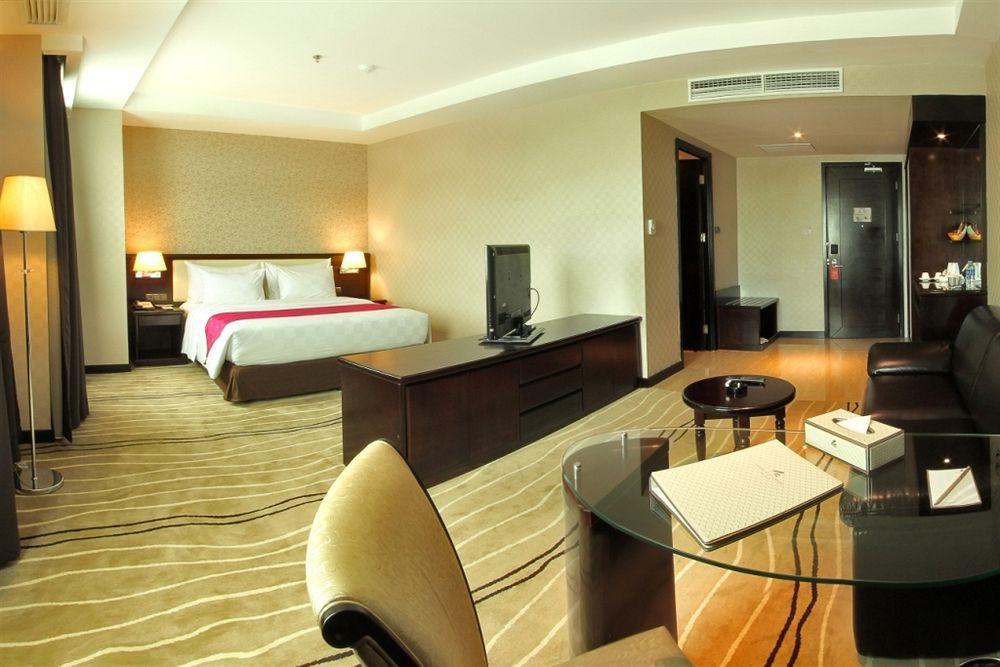 Four Points By Sheraton Медан Экстерьер фото