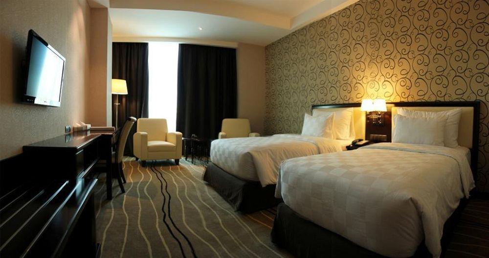Four Points By Sheraton Медан Экстерьер фото