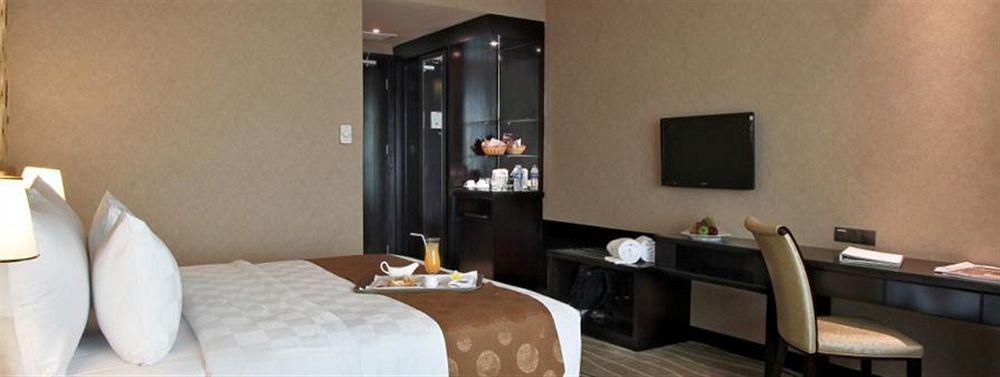 Four Points By Sheraton Медан Экстерьер фото