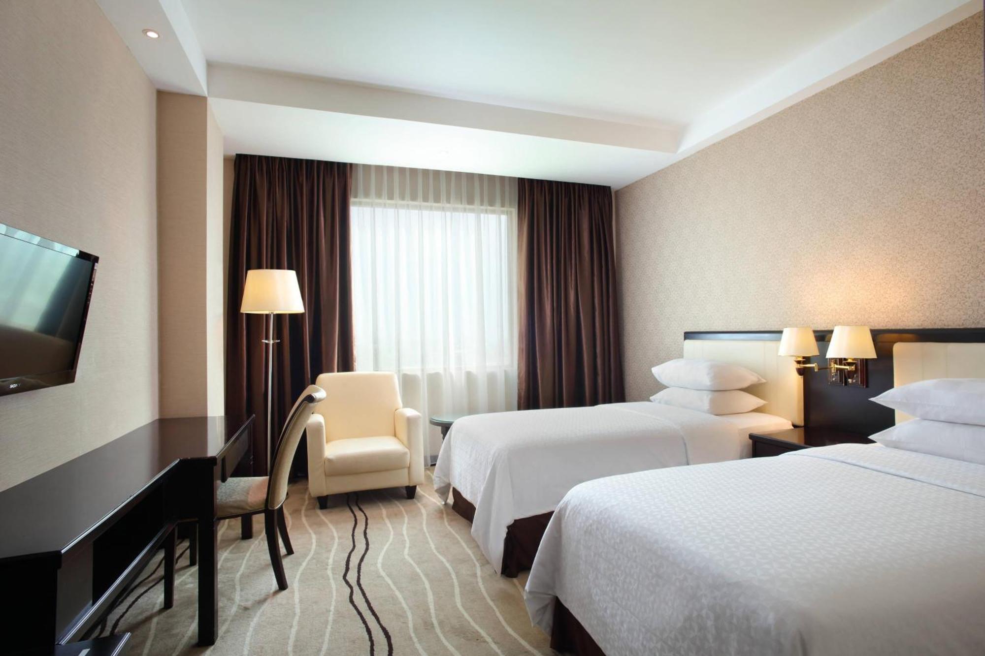 Four Points By Sheraton Медан Экстерьер фото