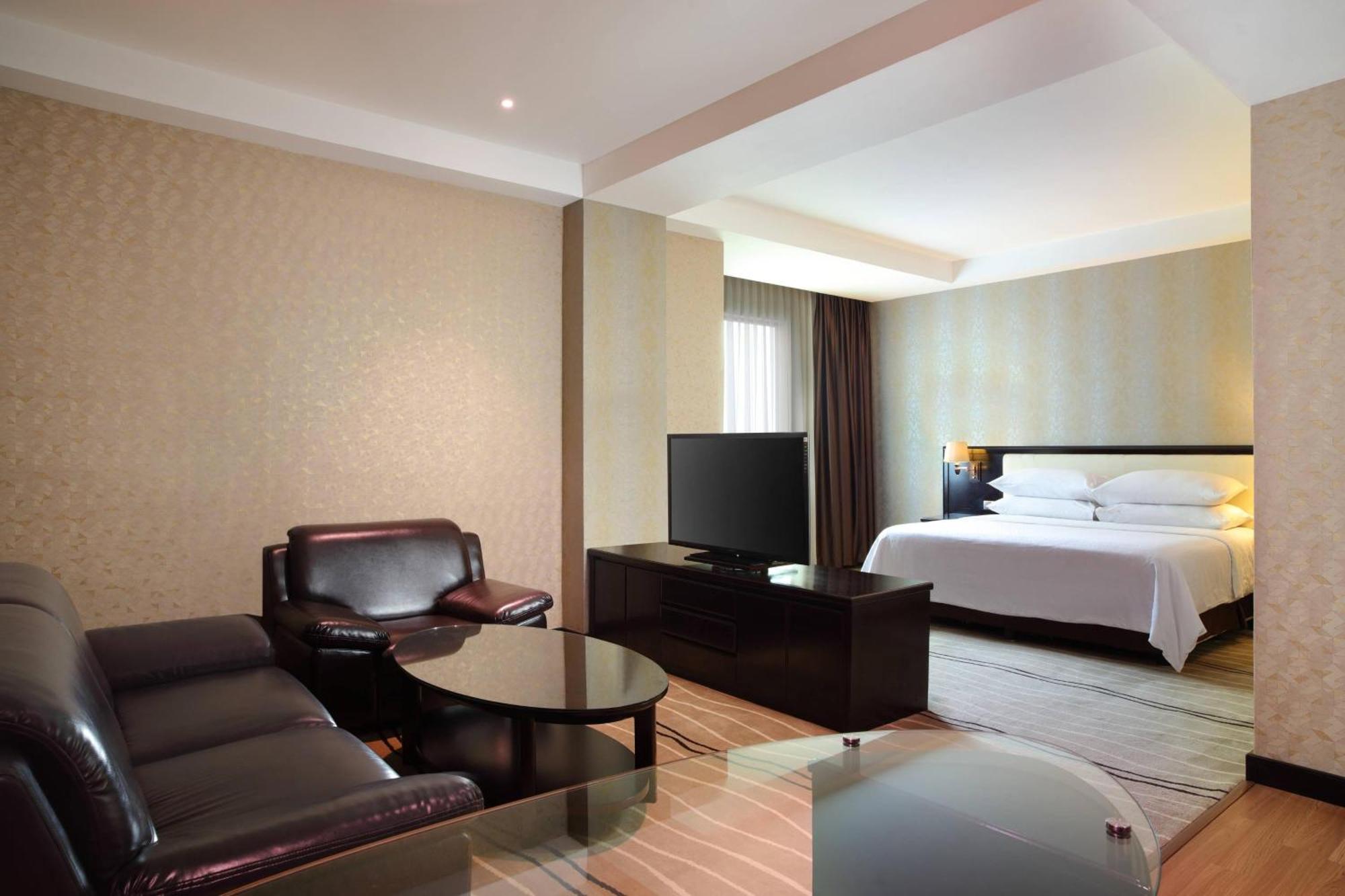 Four Points By Sheraton Медан Экстерьер фото