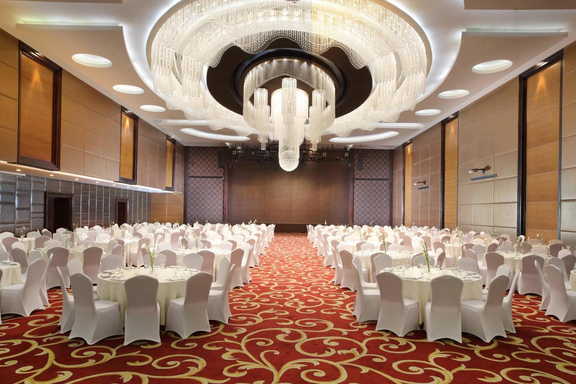 Four Points By Sheraton Медан Экстерьер фото