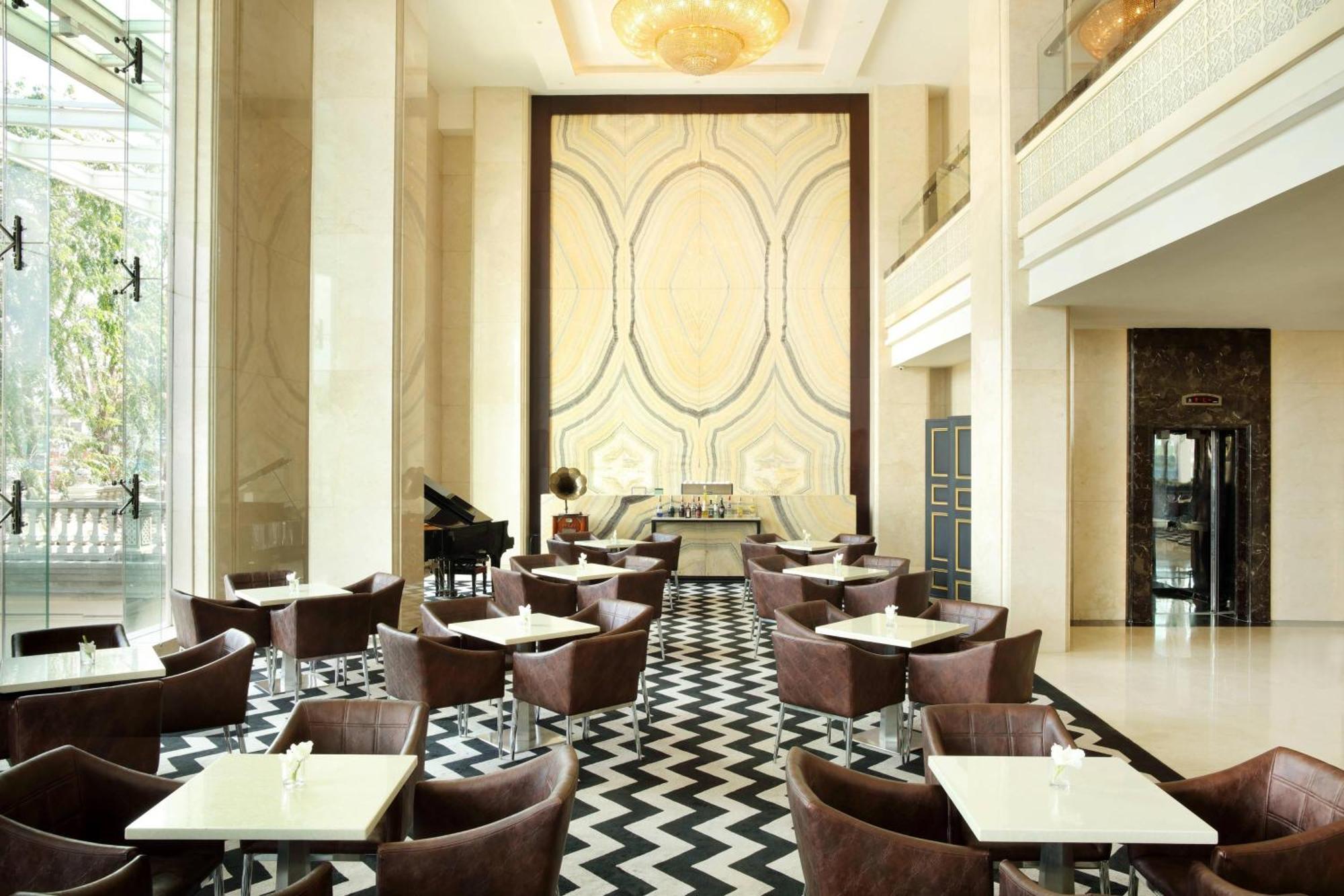Four Points By Sheraton Медан Экстерьер фото