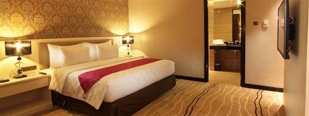 Four Points By Sheraton Медан Экстерьер фото
