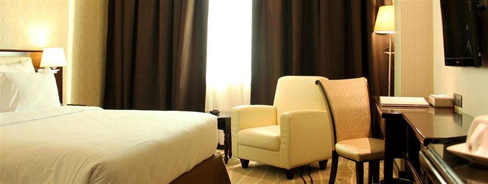 Four Points By Sheraton Медан Экстерьер фото