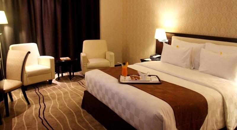 Four Points By Sheraton Медан Экстерьер фото