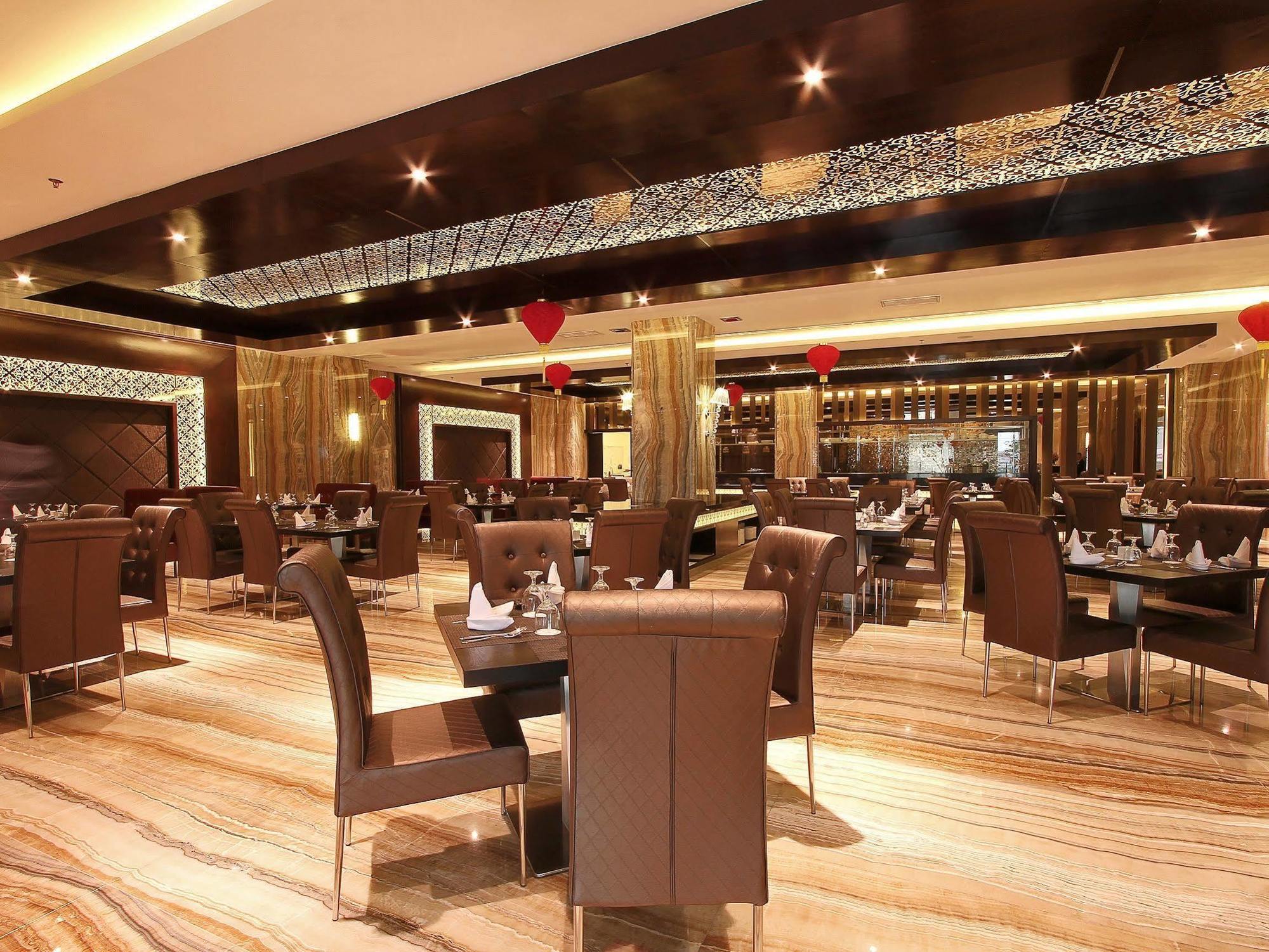 Four Points By Sheraton Медан Экстерьер фото
